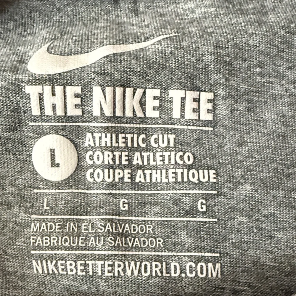 Nike Kids Gray T-Shirt with Blue Knicks Logo - Picture 2 of 3